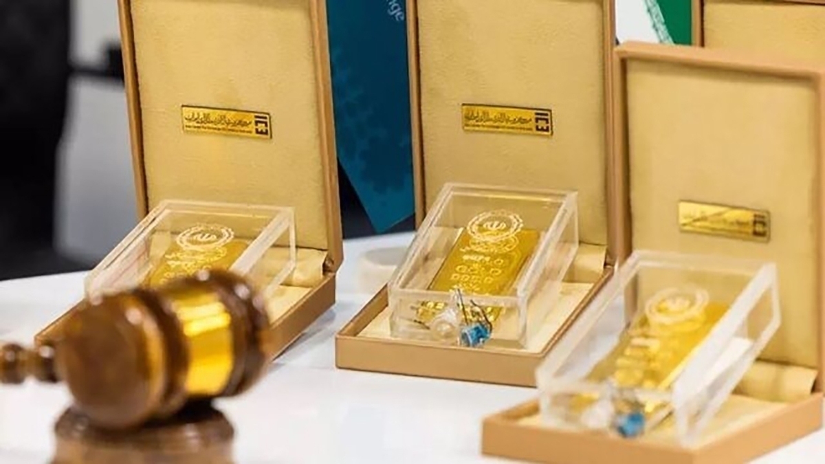 جزئیات واردات شمش طلای بابک زنجانی اعلام شد/ واردات ۳ میلیون و ۵۴۸ هزار دستگاه تلفن همراه