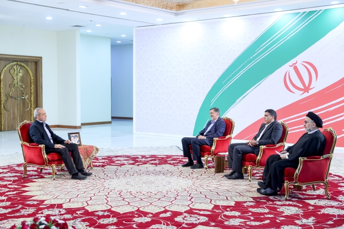 گفتوگوی آزاد پزشکیان با سه تن از فعالان سیاسی - رسانهای