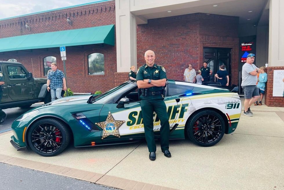 نگاهی به عجیب ترین ماشین پلیس های جهان/ از پرسرعت ترین خودرو ها تا کوچک ترین خودروها در خدمت نیروی پلیس