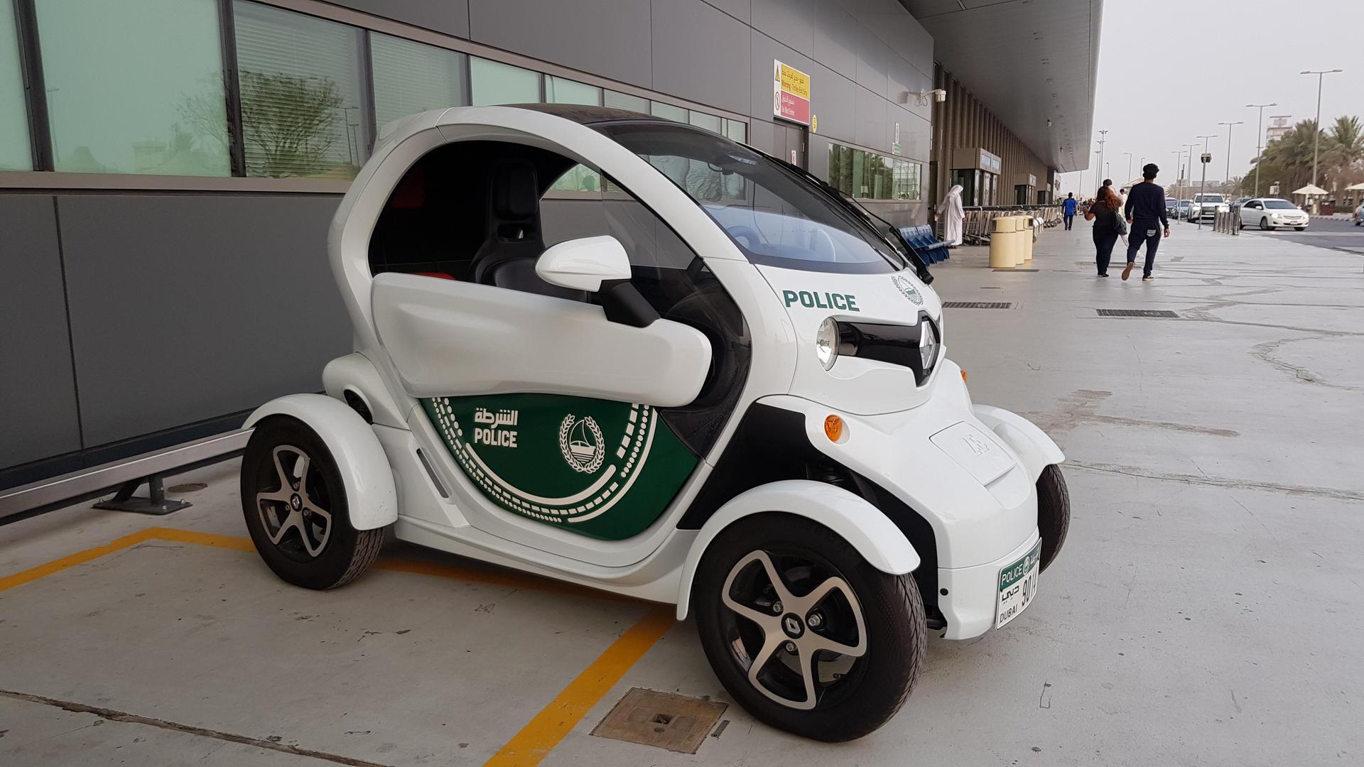 نگاهی به عجیب ترین ماشین پلیس های جهان/ از پرسرعت ترین خودرو ها تا کوچک ترین خودروها در خدمت نیروی پلیس