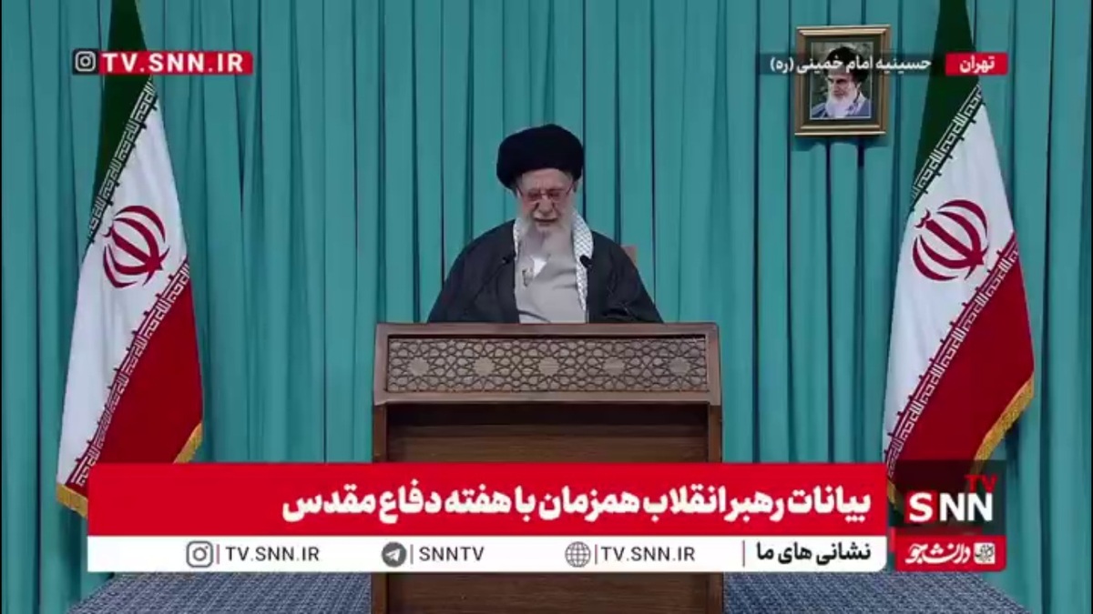 رهبر انقلاب: در وضع کنونی مذاکره با طرف آمریکایی اولا هیچ کمکی به منافع ملی ما نمیکند و هیچ سودی برایمان ندارد و هیچ ضرری را از ما دفع نمیکند