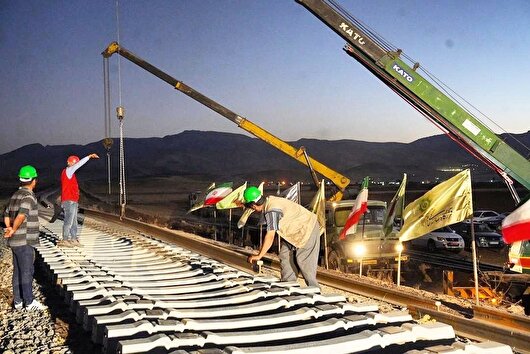 ریل‌گذاری راه‌آهن کرمانشاه-خسروی آغاز شد+فیلم