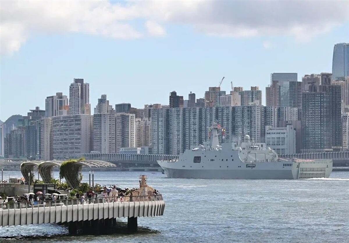 دستگیری یک تبعه آمریکایی در جریان فیلمبرداری غیرقانونی از ناو چینی