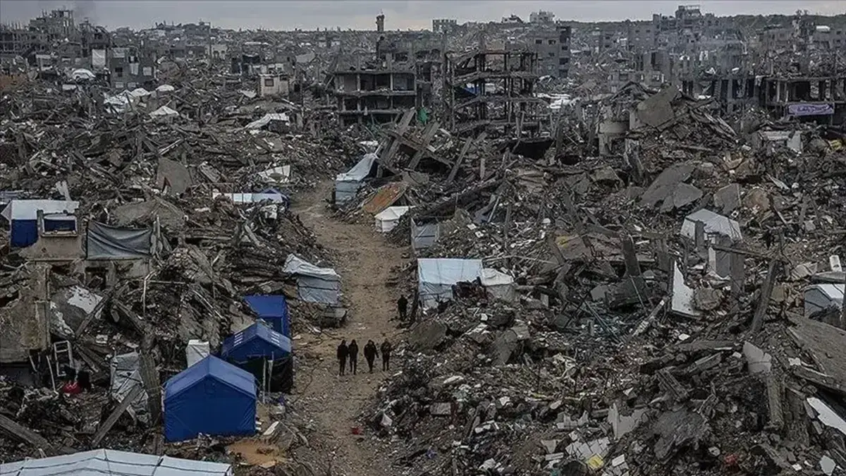 اقبال گورپینار: حالا غزه را خیلی بهتر می‌فهمم؛ دیوار‌هایی پُر از آخرین یادداشت‌های کودکان + فیلم