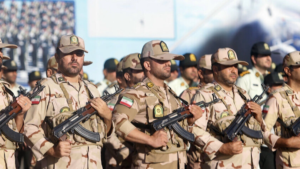 کشف ۴۴ تن سنگ سیلیس و ۴۰ هزار لیتر سوخت قاچاق توسط تکاوران فراجا