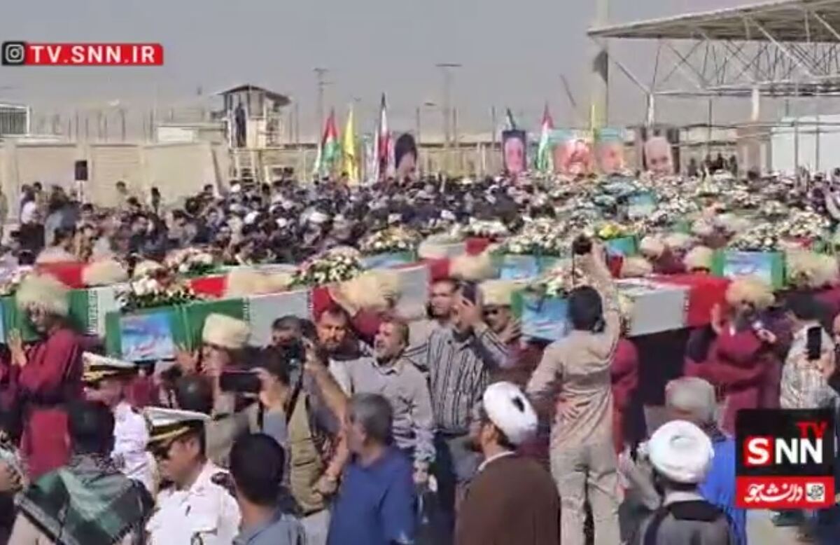 استقبال از پیکر مطهر ۴۴ شهید هشت سال دفاع مقدس در مرز شلمچه + فیلم