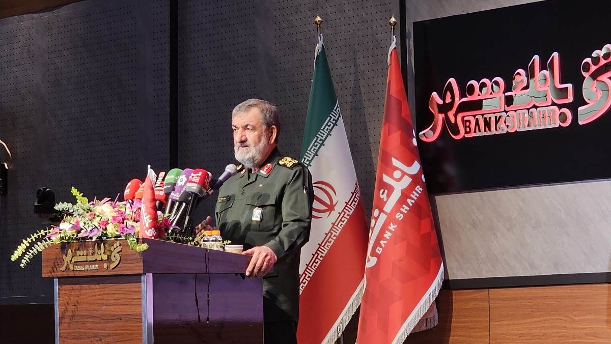 سرلشکر رضایی: آمریکا و اسرائیل نمی‌خواهند ملت ایران پیشرفت بکند / جنگی که علیه ما راه افتاده جنگ پیشرفت و اقتدار است + فیلم