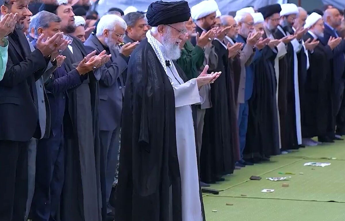 خدایا اسلام و مسلمانان را یاری فرما و کافران و منافقان را خوار گردان