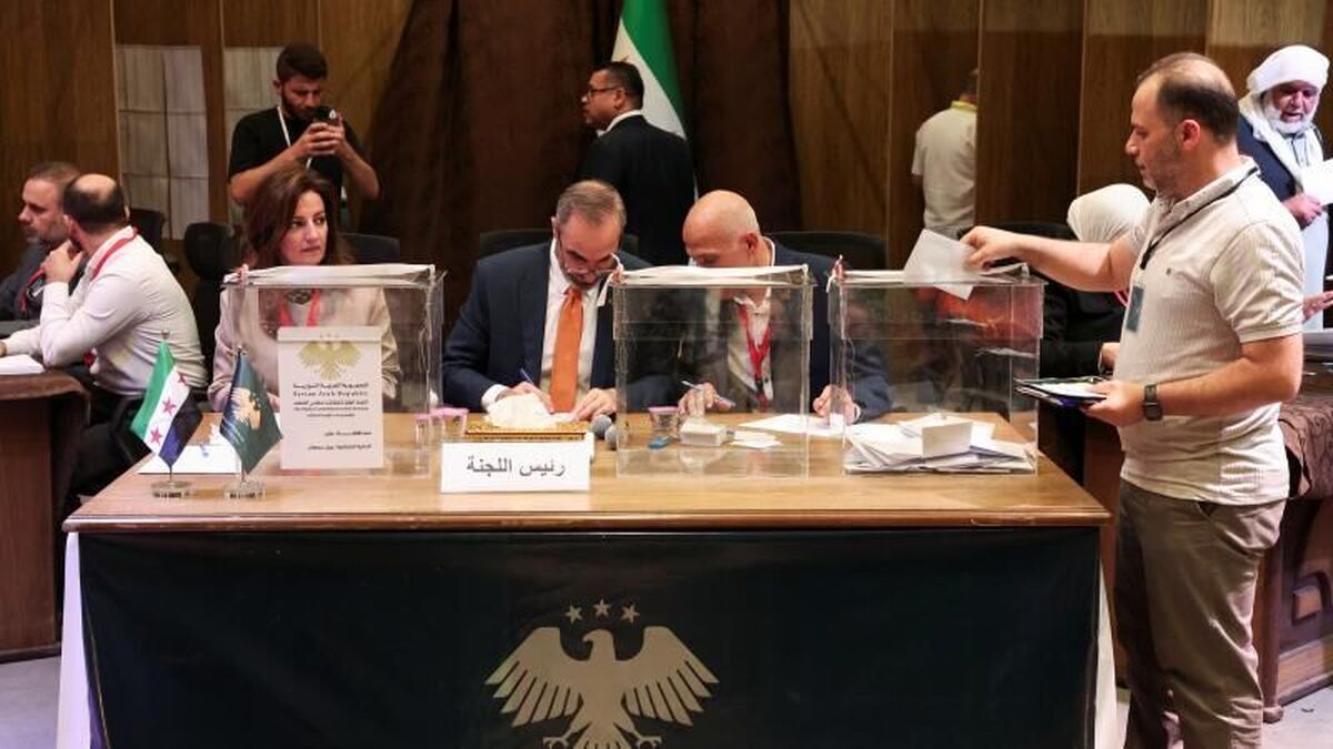 روزنامه لبنانی: دموکراسی ابداعی الجولانی؛ انتخابات بدون مشارک یک سوم سوری‌ها برگزار شد