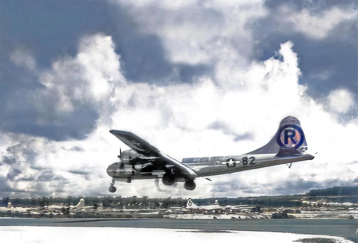 سرنوشت بمب&zwnj;افکن آمریکایی که بمب اتم را روی ژاپن انداخت چی شد؟