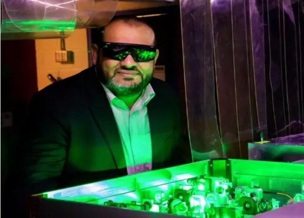 اولین اندازهگیری عدم قطعیت کوانتومی بلادرنگ با نور فشرده فوق سریع