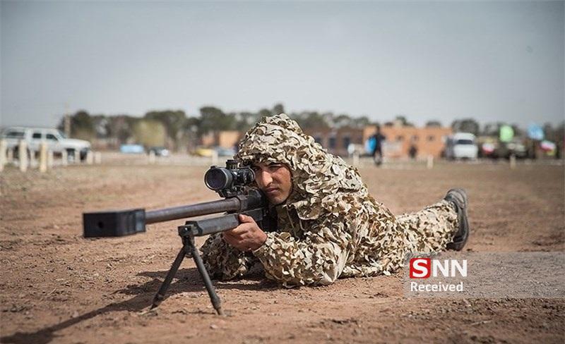 گزارش تصویری/ تک تیراندازان ارتش در حال پوشیدن البسه استتاری مخصوص