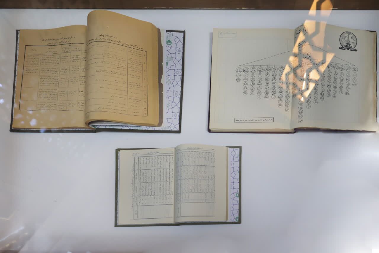 رونمایی از قدیمیترین مجله پست و تلگراف ایران در مشهد