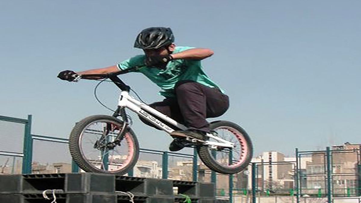 رقابت قهرمانی دوچرخه سواری تریال کشور در بوستان آب و آتش