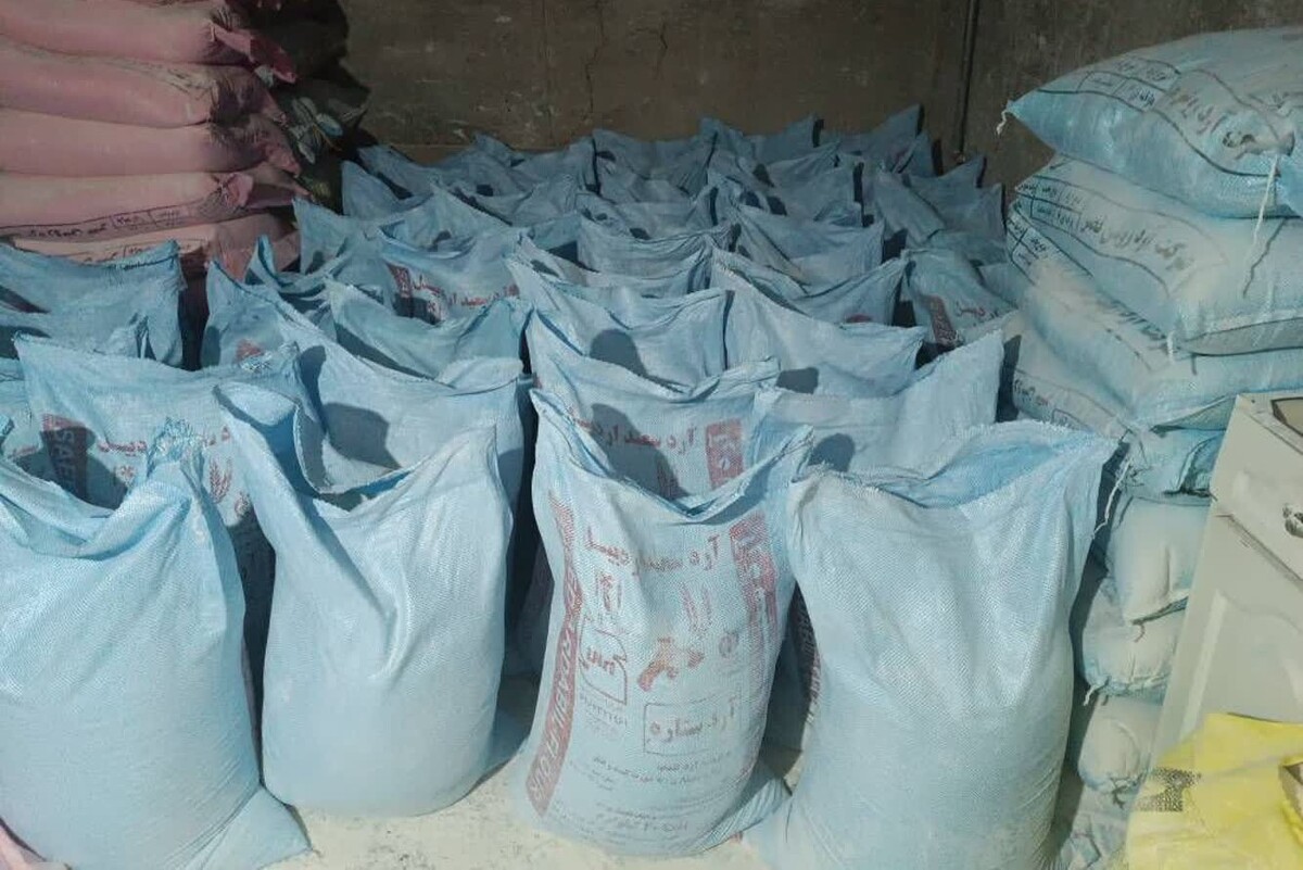 انبار بزرگ احتکار آرد یارانه‌ای در اردبیل توقیف شد
