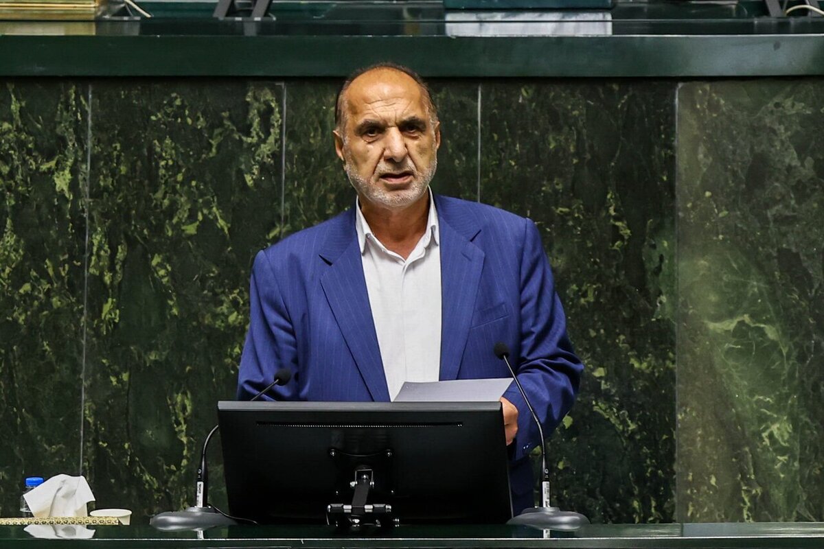 بیاتی: آقای رئیس‌جمهور! شما می‌گویید تحریم‌ها و اسنپ‌بک تاثیری ندارد، اما در عمل دلار و طلا سر به فلک کشیده؛ با مردم رو راست باشید + فیلم