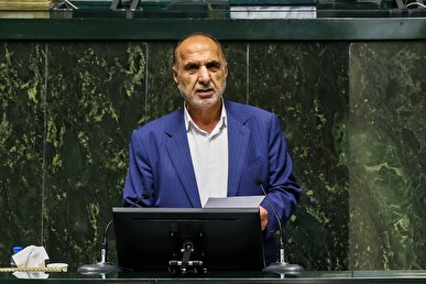 بیاتی: آقای رئیس‌جمهور! شما می‌گویید تحریم‌ها و اسنپ‌بک تاثیری ندارد، اما در عمل دلار و طلا سر به فلک کشیده؛ با مردم رو راست باشید + فیلم