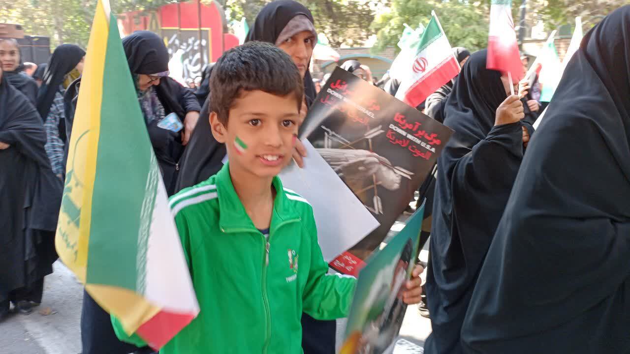 مردم مؤمن و انقلابی البرز در راهپیمایی «بشارت نصر» حضور پرشوری داشتند مردم مؤمن و انقلابی البرز در راهپیمایی «بشارت نصر» حضور پرشوری داشتند