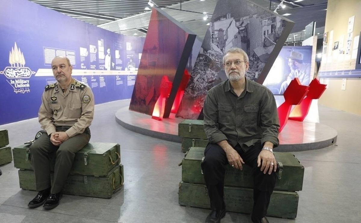 بازدید لاریجانی از موزه ملی انقلاب اسلامی و دفاع مقدس