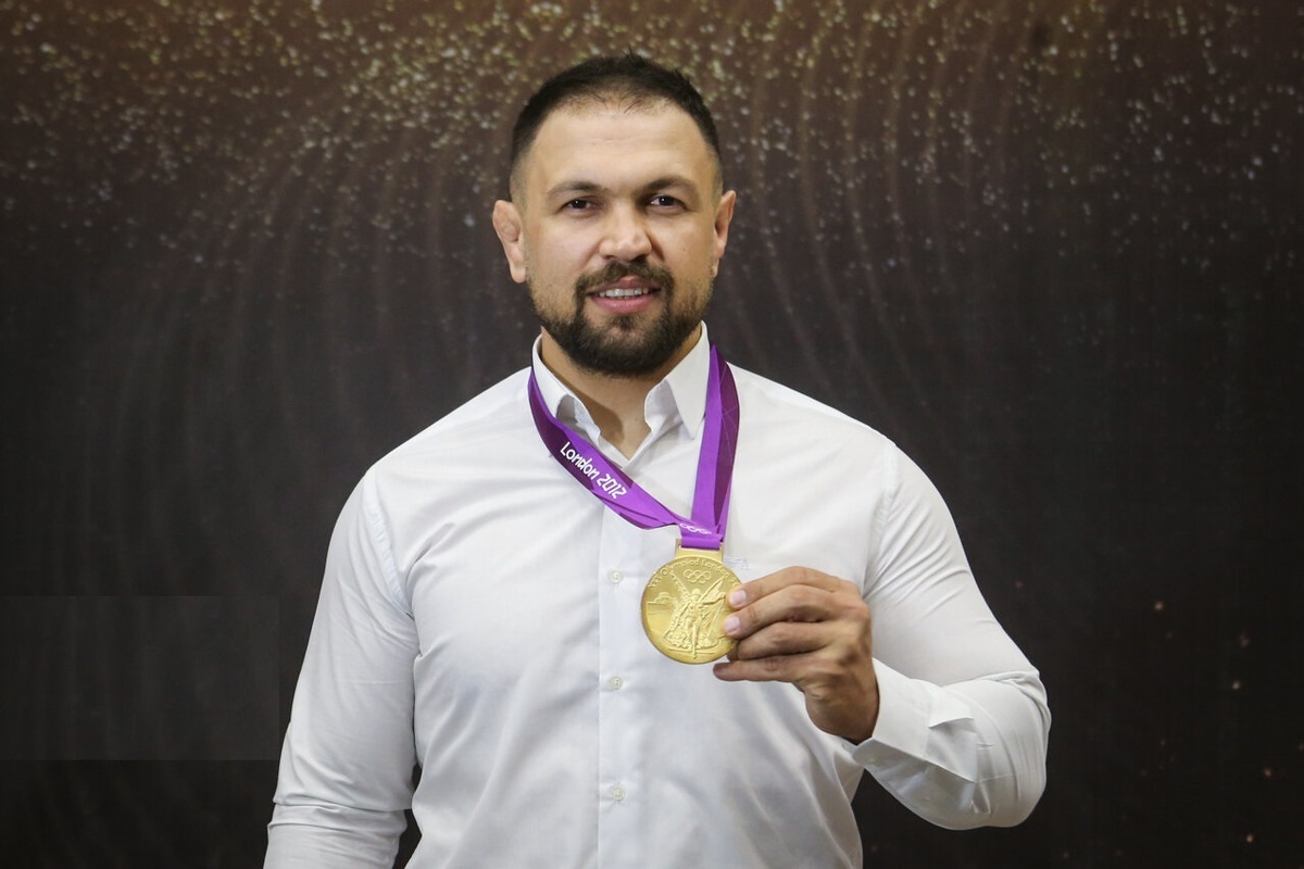 قهرمان المپیک سرمربی تیم کشتی&zwnj;آزاد استقلال