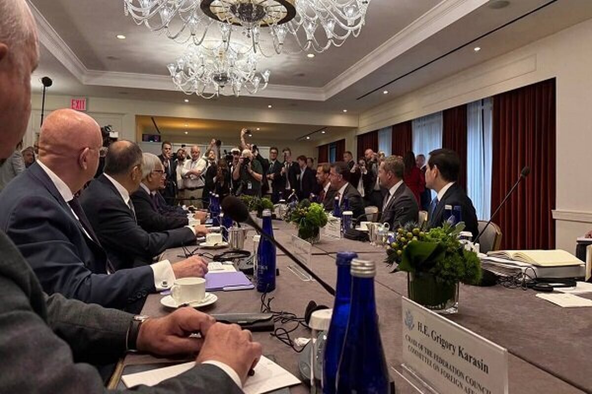 وزیران خارجه روسیه و آمریکا با هم دیدار کردند