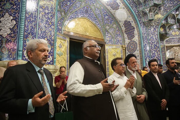 سفیر پاکستان در ایران به حرم حضرت معصومه (س) مشرف شد + عکس