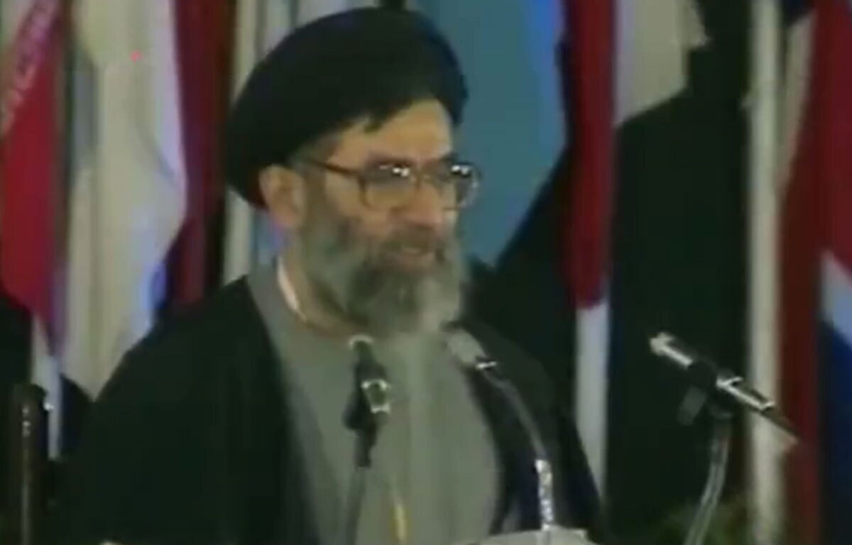 روز جهانی حافظ و تعابیر رهبر انقلاب؛ «شاعری همچنان ناشناخته» / چرا فقط ۵۰۰ غزل از لسان الغیب باقی مانده؟