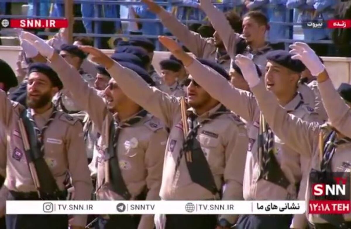 اجرای نوای «سلام فرمانده» لبنانی در ورزشگاه کمیل شمعون بیروت