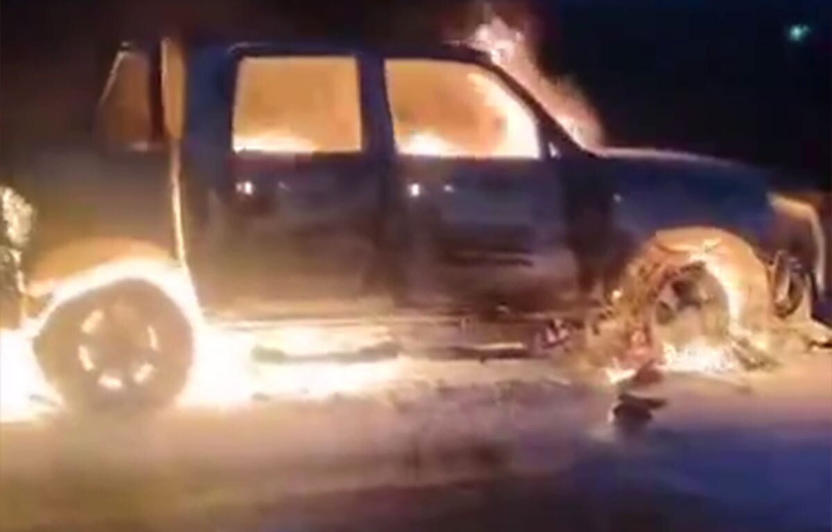 پلیس در تعقیب عوامل آتش زدن خودروی نیرو‌های پیمانکار پروژه خط لوله آب زاهدان