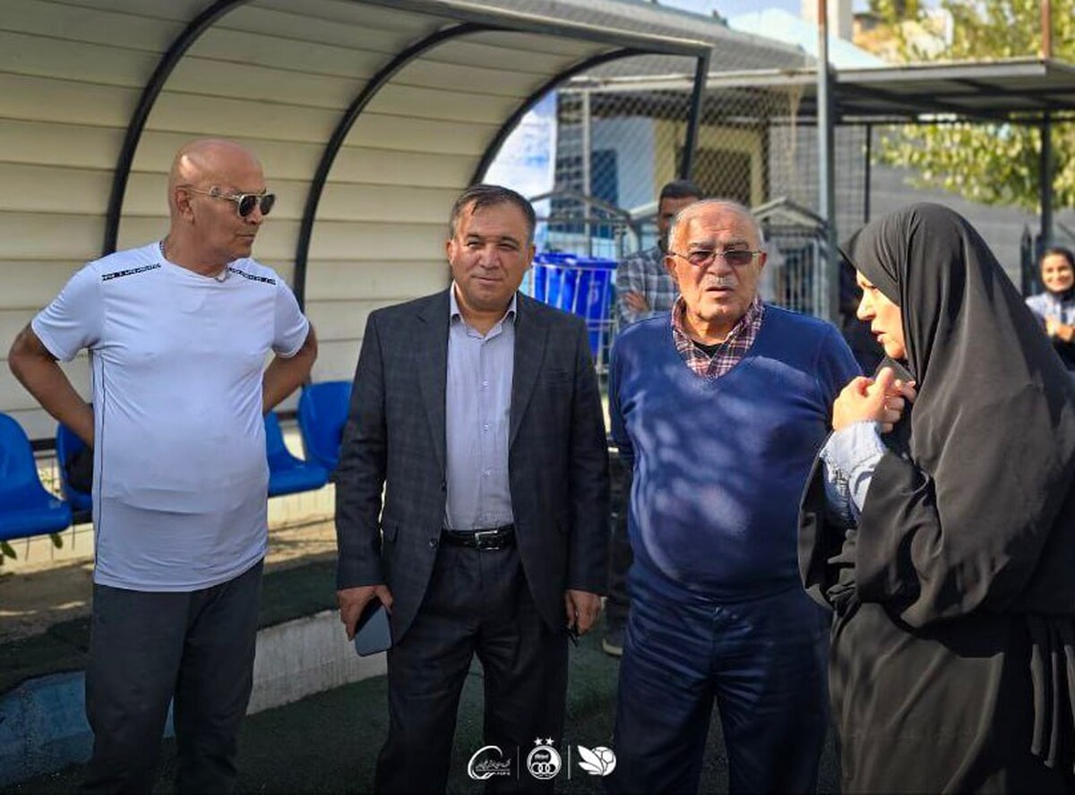 رئیس هیات مدیره از تمرین تیم فوتبال بانوان استقلال بازدید کرد