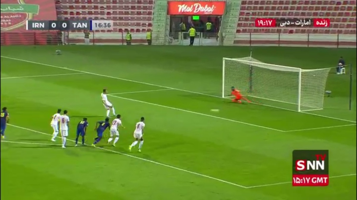 گل اول ایران توسط امیرحسین حسین زاده از روی نقطه پنالتی در دقیقه 17