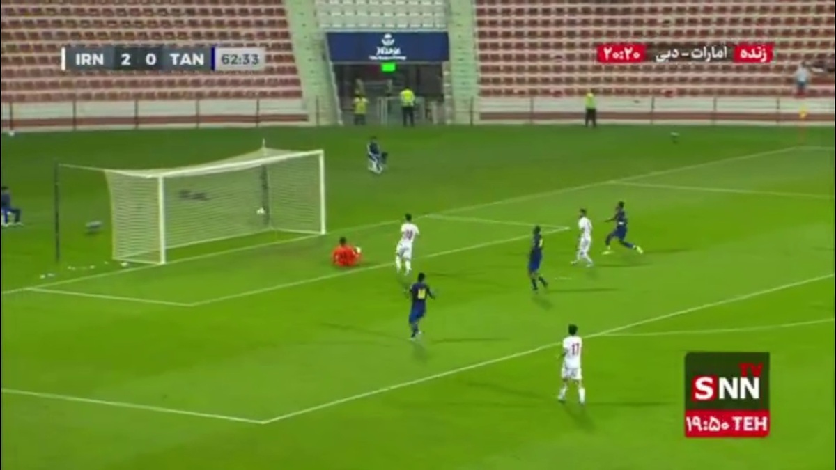 گل سوم ایران به دلیل برخورد توپ به دست میلاد محمدی مردود اعلام شد