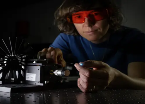 چاپگر سهبعدی مینیاتوری، بافت زنده را درون بدن میسازد