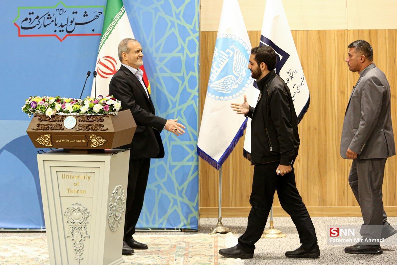 از قطع پخش زنده و محدودیت تریبونها در مراسم آغاز سال تحصیلی تا واکنش دانشجویان و تشکلهای دانشگاه تهران از قطع پخش زنده و محدودیت تریبونها در مراسم آغاز سال تحصیلی تا واکنش دانشجویان و تشکلهای دانشگاه تهران