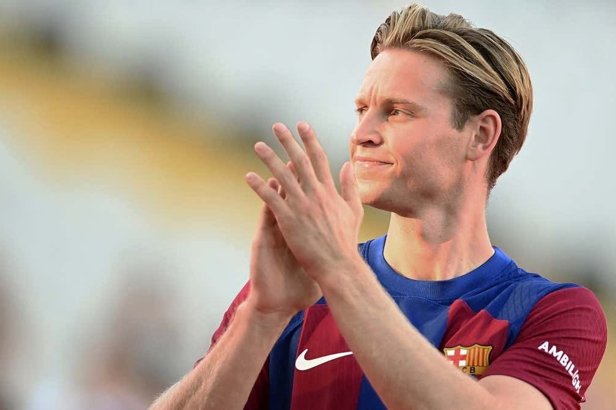 تمدید قرارداد ستاره بارسلونا