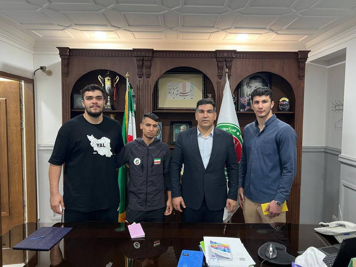 دریافت پاداش‌های دلاری قهرمانان بوکس