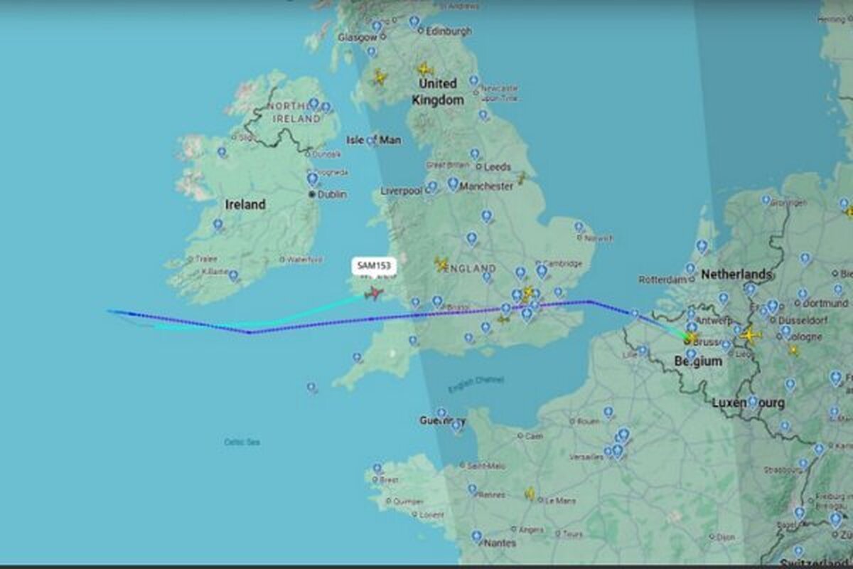 هواپیمای وزیر جنگ آمریکا وضعیت اضطراری اعلام کرد