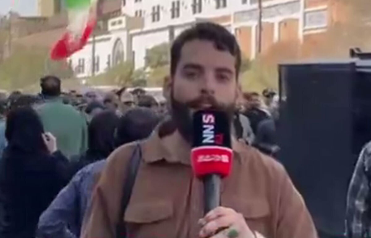 تشییع پیکر شهید استوار دوم سجاد صیامی از مهدیه مشهد به سمت حرم مطهر امام رضا (ع)