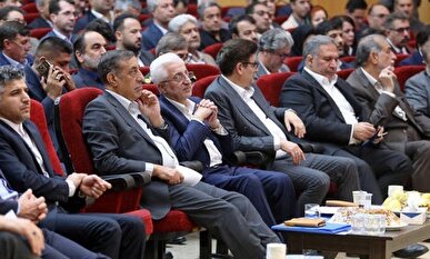 همایش سرمایه گذاری در خراسان شمالی؛ کار نمایشی یا توسعه زیرساخت‌ها؟