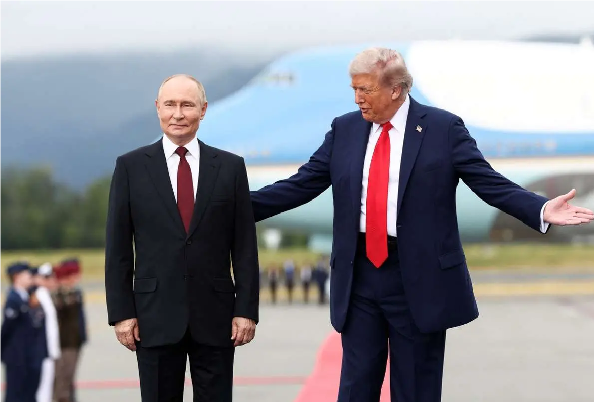 رقابت ترامپ با پوتین بر سر قطب شمال/ قرارداد ۶.۱ میلیارد دلاری آمریکا با فنلاند برای خرید ناوگان یخ‌شکن