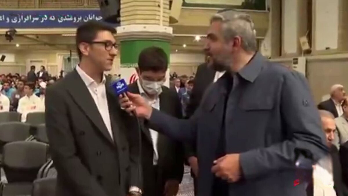 شوخی با مدال آوران علمی کشور در حسینیه امام خمینی (ره)