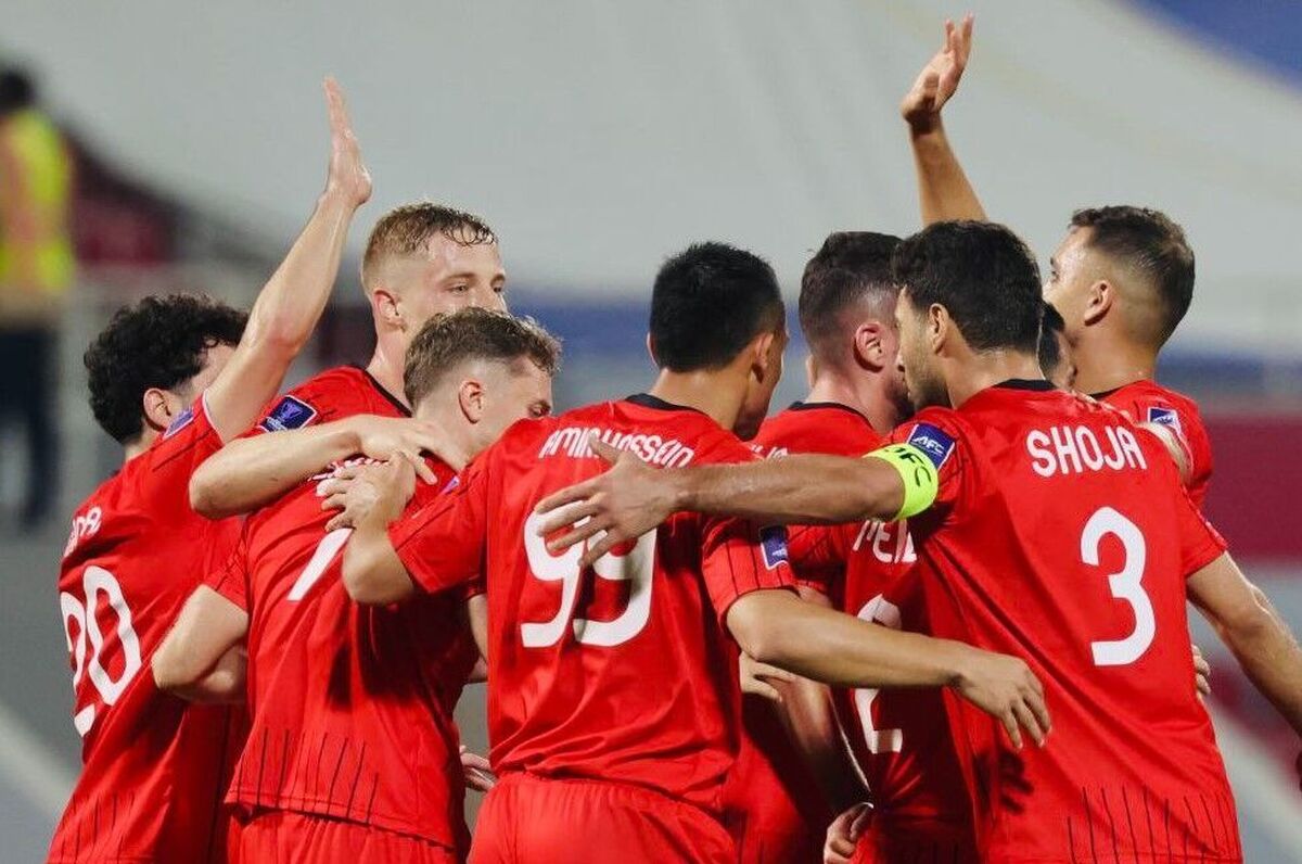 آتش بازی تی تی ها در امارات / تراکتور با ۴ گل در پایان نیمه نخست پیش افتاد