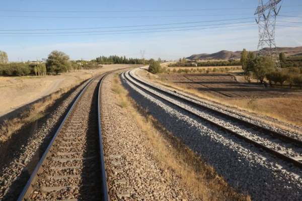 پروژه دوخطه‌سازی راه‌آهن زنجان در مراحل پایانی است