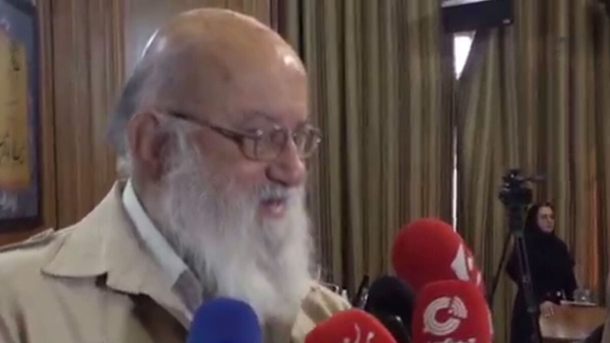 افرادی که تاکسی دارند طبق قانون نباید از امتیاز تاکسی خود برای فعالیت در اسنپ، تپسی و مشابه اینها استفاده کنند