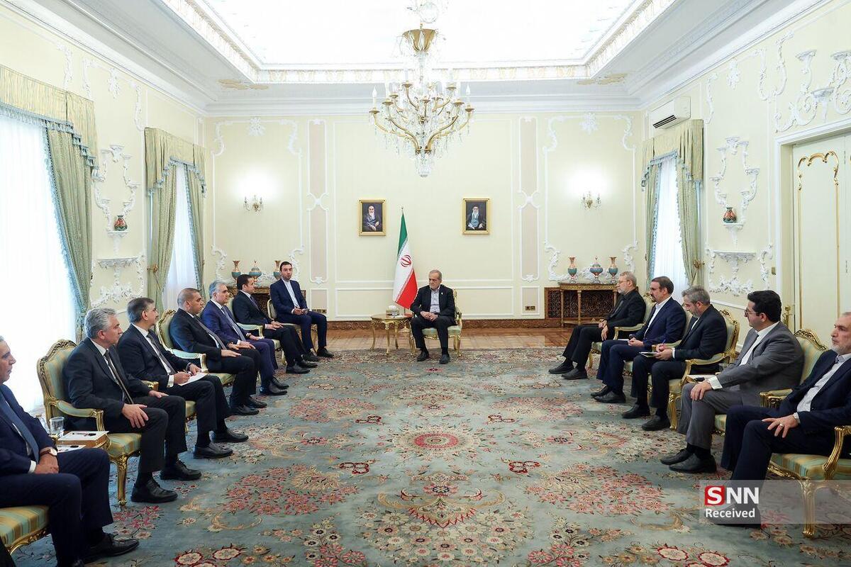 پزشکیان: با وحدت، توطئه&zwnj;های آمریکا و رژیم صهیونیستی علیه ملت&zwnj;های منطقه به نتیجه نخواهد رسید / با اتصال شبکه ریلی ایران و عراق شکوفایی اقتصادی در سطح منطقه ایجاد می شود