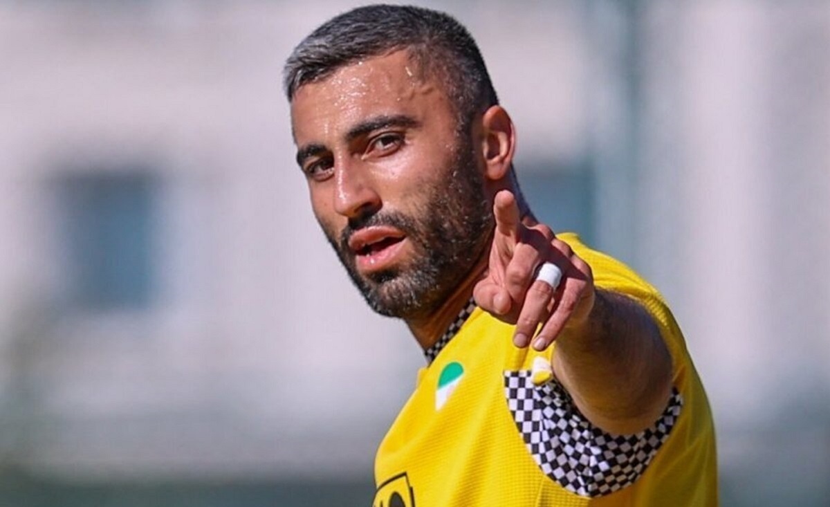 گل اول سپاهان به آخال توسط کاوه رضایی