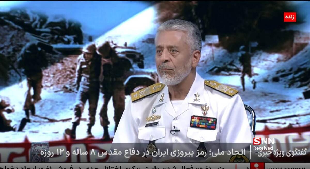 امیر سیاری: نقشه اولیه کشور را می‌بینم بغض گلویم را می‌گیرد / هنر امام این بود که جنگ را تبدیل به دفاع مقدس کرد + فیلم