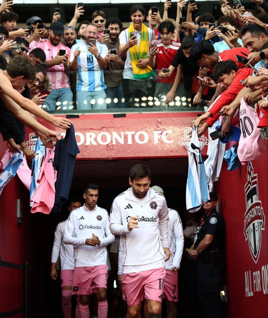 لیونل مسی جایزه بهترین بازیکن ماه اکتبر در لیگ آمریکا را کسب کرد / لئو هر هفته بهترین است!