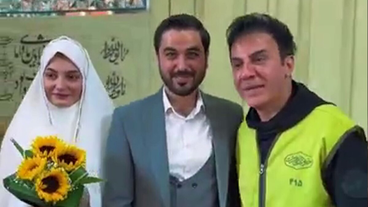 عمو پورنگ در لباس خادمی امام رضا (ع)