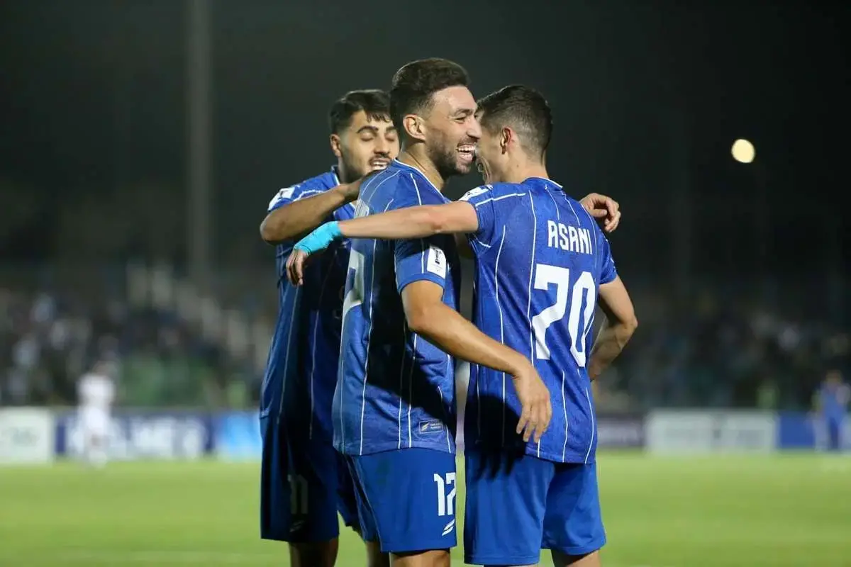 استقبال کمرنگ هواداران استقلال قبل از آغاز بازی با الوحدات + فیلم